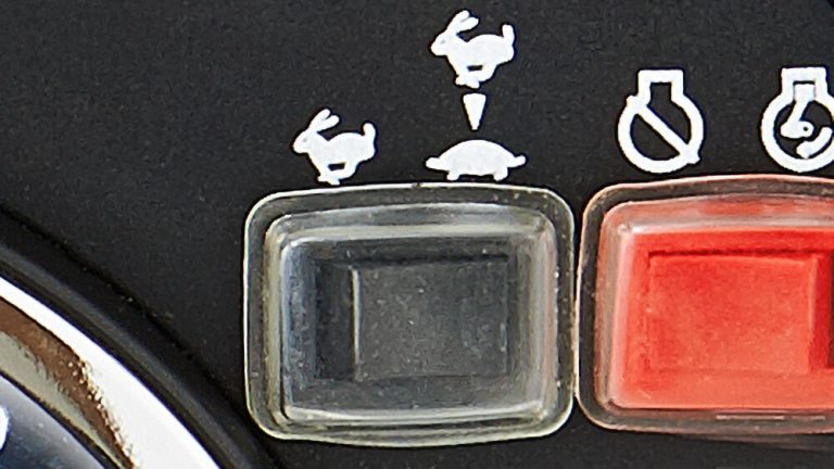 2014-Yamaha-EF2000IS-EU-Detail-001-03