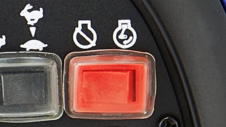 2014-Yamaha-EF2000IS-EU-Detail-002-03