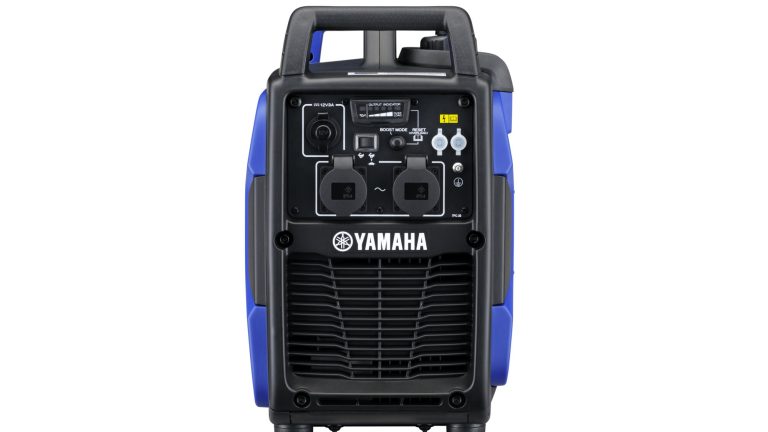 2020-Yamaha-EF2200IS-EU-Blue-Action-006-03