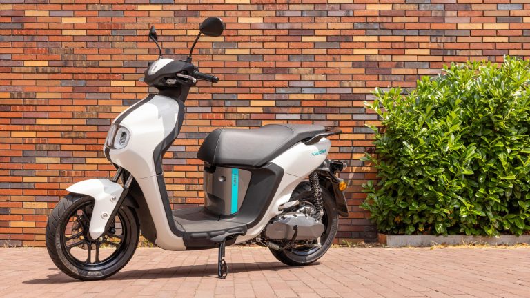 2023-Yamaha-EJE025DB-EU-Dual_Battery_Milky_White_-Static-014-03