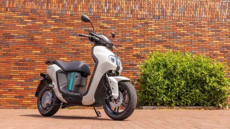 2023-Yamaha-EJE025DB-EU-Dual_Battery_Milky_White_-Static-015-03