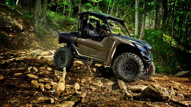 2023-Yamaha-YXE1000EW-23S2-EU-Titan___Midnight_Blue-Action-001-03