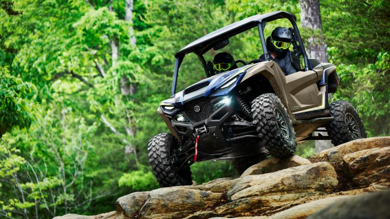 2023-Yamaha-YXE1000EW-23S2-EU-Titan___Midnight_Blue-Action-003-03