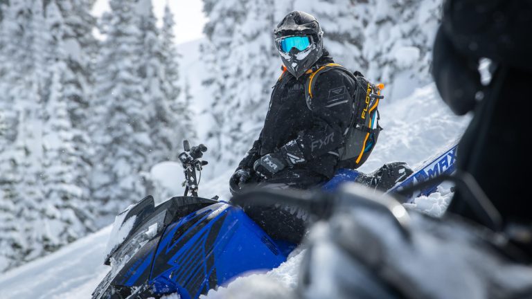 2024-Yamaha-MNTN-MAX-154-EU-Racing_Blue-Static-001-03