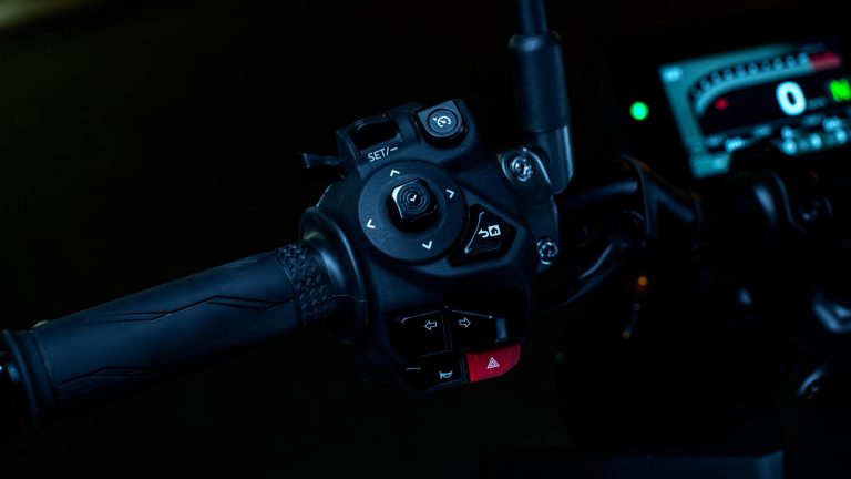 2024-Yamaha-MT09DX-EU-Detail-012-03