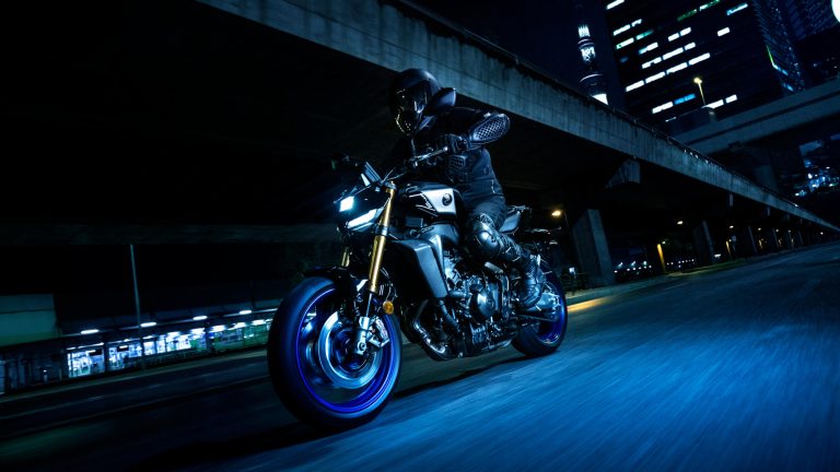 2024-Yamaha-MT09DX-EU-Icon_Performance-Action-002-03