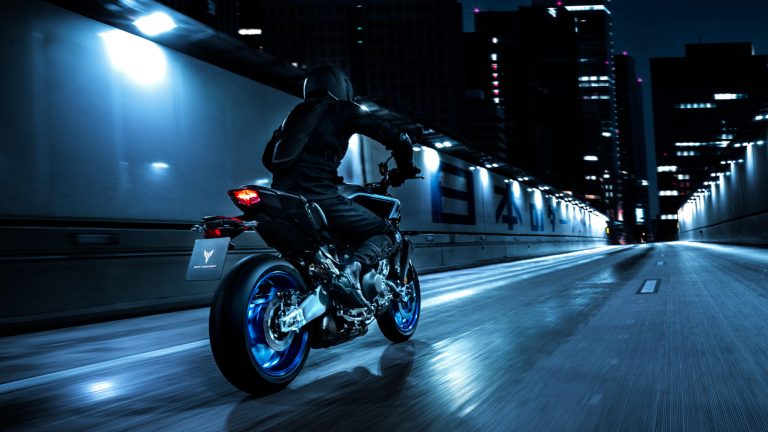 2024-Yamaha-MT09DX-EU-Icon_Performance-Action-007-03