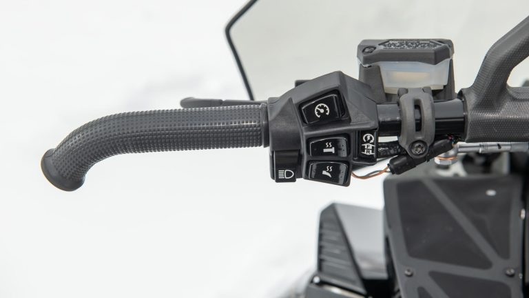 2024-Yamaha-SXMP800-EU-Detail-008-03