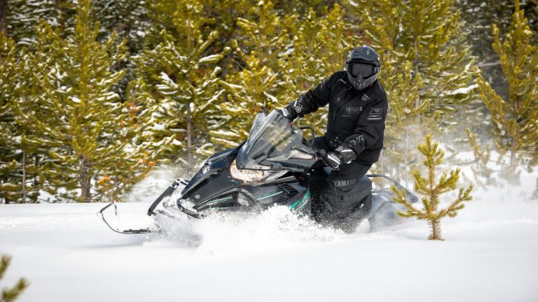 2024-Yamaha-SXMP800-EU-Yamaha_Black-Action-006-03