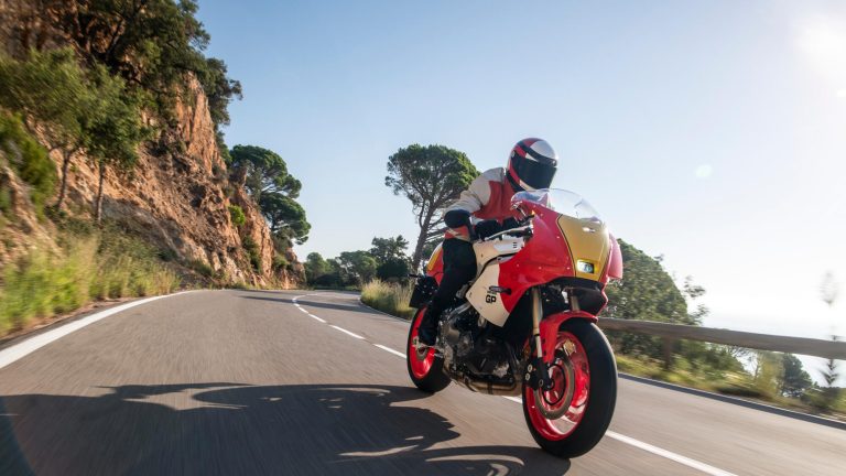 2024-Yamaha-XS850GP-EU-Legend_Red-Action-016-03