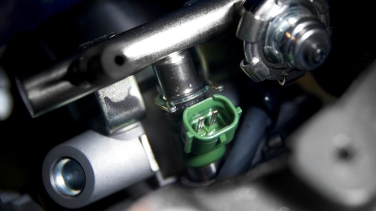 2024-Yamaha-YFZ450R-24-EU-Detail-002-03