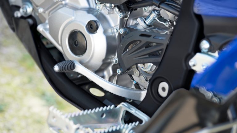 2024-Yamaha-YFZ450R-24-EU-Detail-005-03