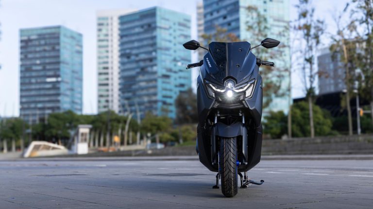 2025-Yamaha-G125YM-EU-Icon_Black_-Accessorized-detail-006-03