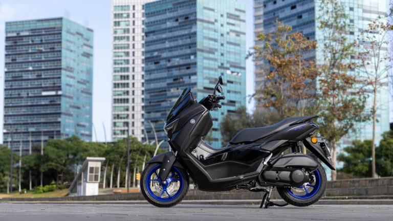 2025-Yamaha-G125YM-EU-Icon_Black_-Accessorized-detail-009-03