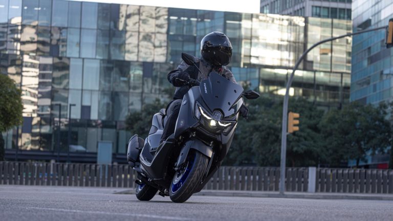 2025-Yamaha-G125YM-EU-Icon_Black_-Accessorized-detail-012-03