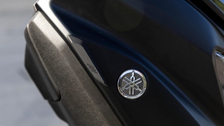 2025-Yamaha-G125YM-EU-Icon_Black_-Accessorized-detail-018-03