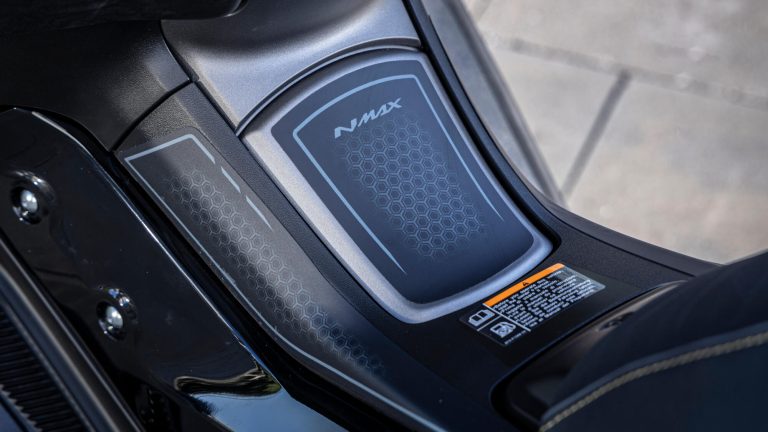 2025-Yamaha-G125YM-EU-Icon_Black_-Accessorized-detail-020-03