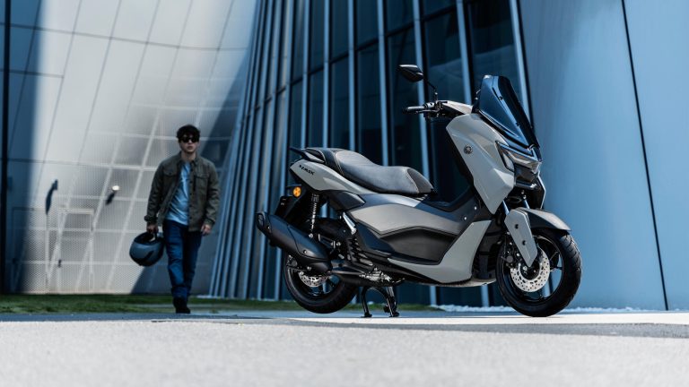 2025-Yamaha-G125YMSV-EU-Ceramic_Grey-Static-010-03