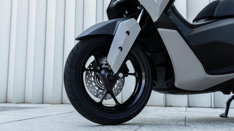 2025-Yamaha-G125YMSV-EU-Detail-012-03