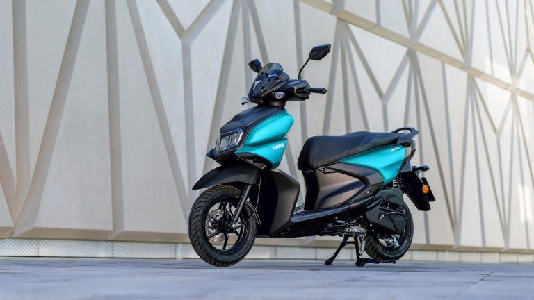 2025-Yamaha-LCG125-EU-Matt_Cyan-Static-007-03