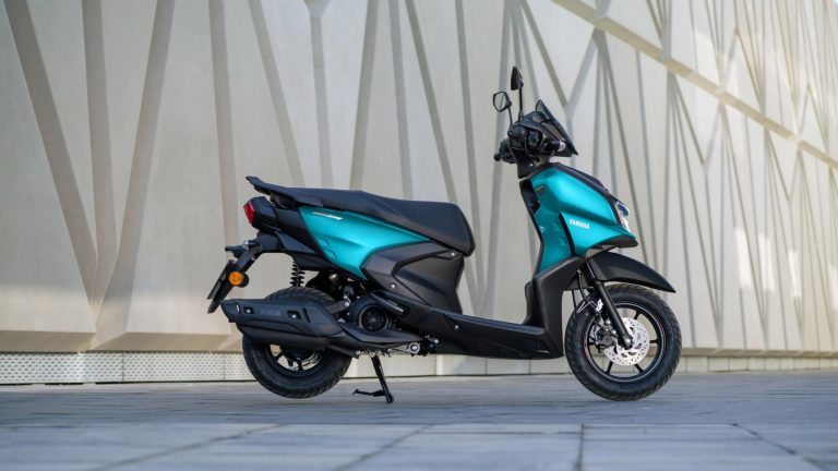 2025-Yamaha-LCG125-EU-Matt_Cyan-Static-008-03