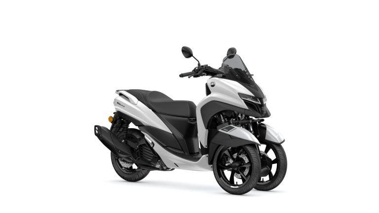 2025-Yamaha-LMW125YM-EU-Milky_White-360-Degrees-001-03