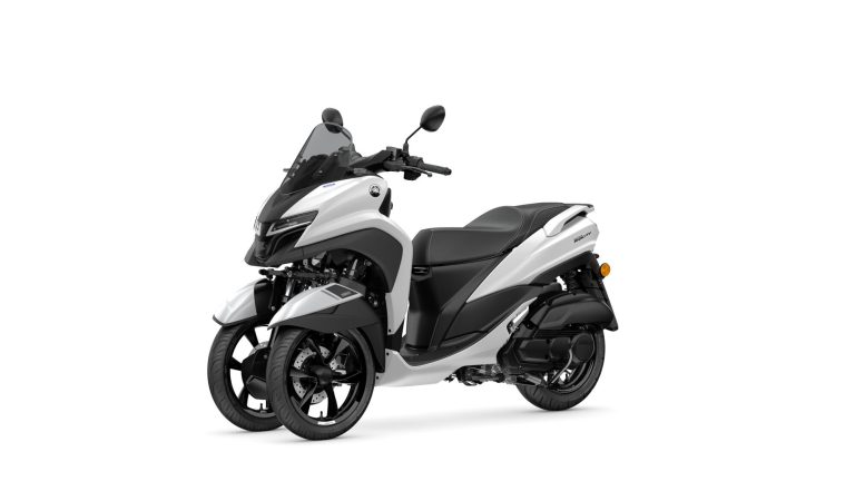 2025-Yamaha-LMW125YM-EU-Milky_White-Studio-007-03