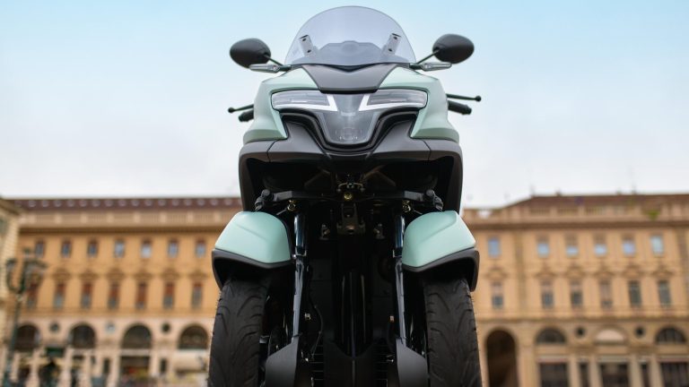 2025-Yamaha-LMW125YM-EU-NA-Detail-008-03