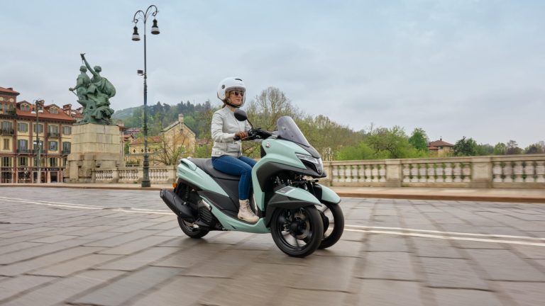 2025-Yamaha-LMW125YM-EU-Zen_Green-Action-003-03
