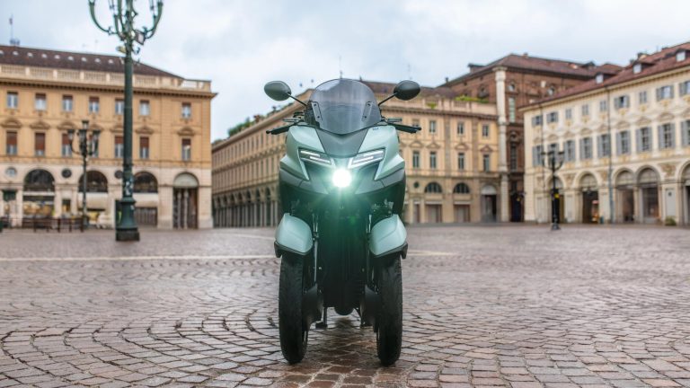 2025-Yamaha-LMW125YM-EU-Zen_Green-Static-002-03