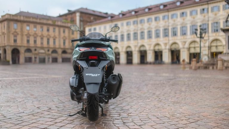 2025-Yamaha-LMW125YM-EU-Zen_Green-Static-008-03