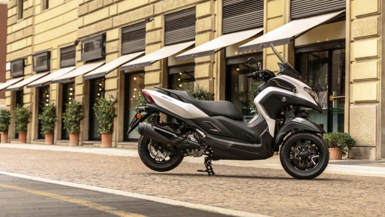 2025-Yamaha-LMW300YM-EU-Milky_White-Static-007-03