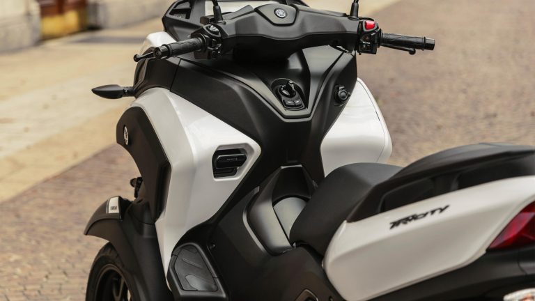 2025-Yamaha-LMW300YM-EU-NA-Detail-008-03