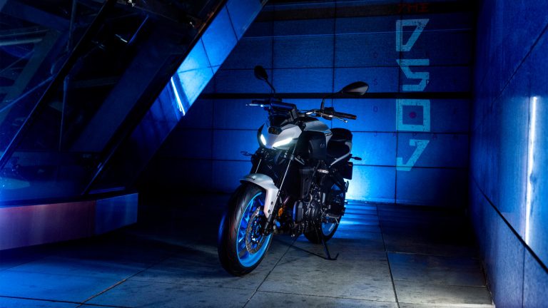2025-Yamaha-MT07A-EU-Ice_Storm-Static-003-03