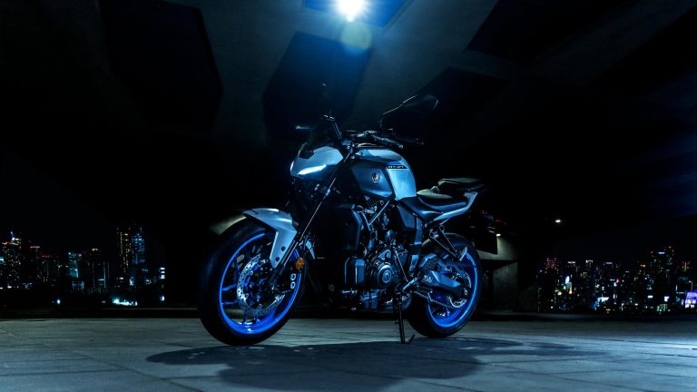 2025-Yamaha-MT07A-EU-Ice_Storm-Static-007-03
