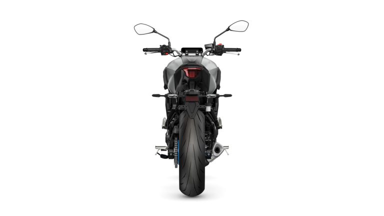 2025-Yamaha-MT07A-EU-Ice_Storm-Studio-003-03