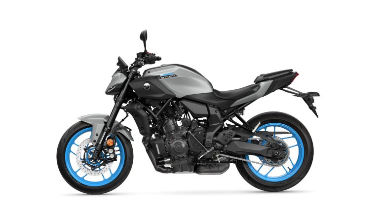 2025-Yamaha-MT07A-EU-Ice_Storm-Studio-004-03