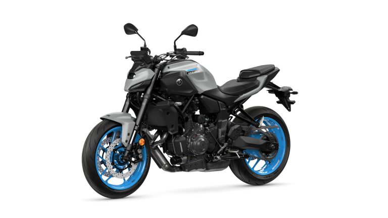2025-Yamaha-MT07A-EU-Ice_Storm-Studio-005-03