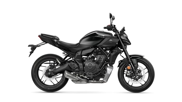 2025-Yamaha-MT07A-EU-Tech_Black-Studio-002-03