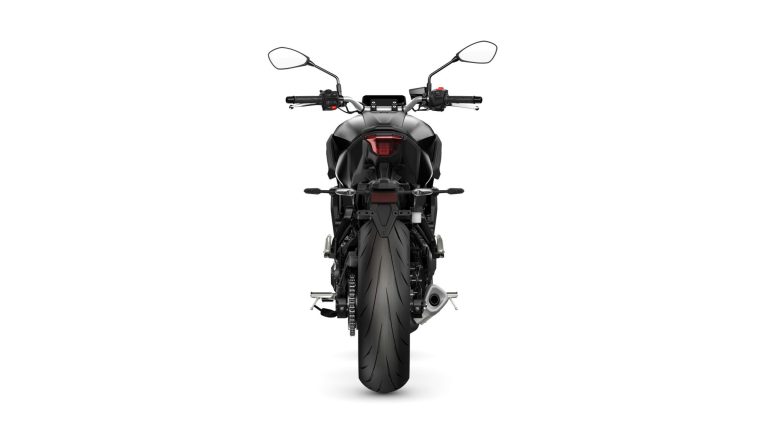 2025-Yamaha-MT07A-EU-Tech_Black-Studio-003-03