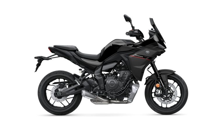 2025-Yamaha-MT07TR-EU-Midnight_Black-Studio-002-03