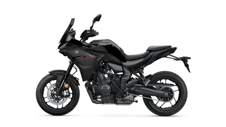 2025-Yamaha-MT07TR-EU-Midnight_Black-Studio-004-03