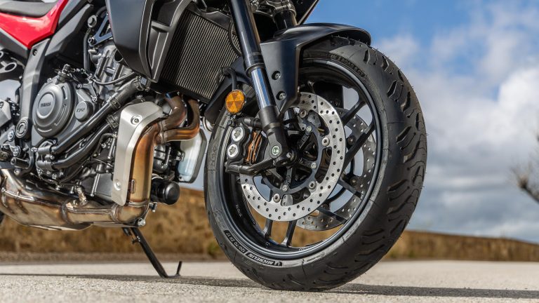 2025-Yamaha-MT07TR-EU-NA-Detail-009-03