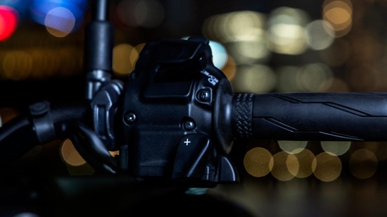 2025-Yamaha-MT09A-EU-Detail-001-03