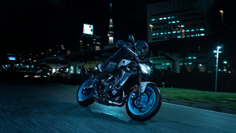 2025-Yamaha-MT09A-EU-Ice_Storm-Action-004-03