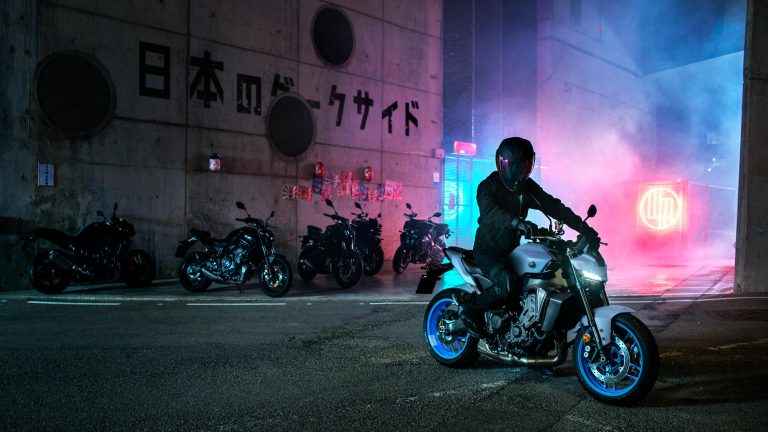 2025-Yamaha-MT09A-EU-Ice_Storm-Static-001-03