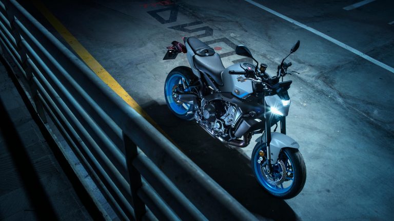 2025-Yamaha-MT09A-EU-Ice_Storm-Static-003-03