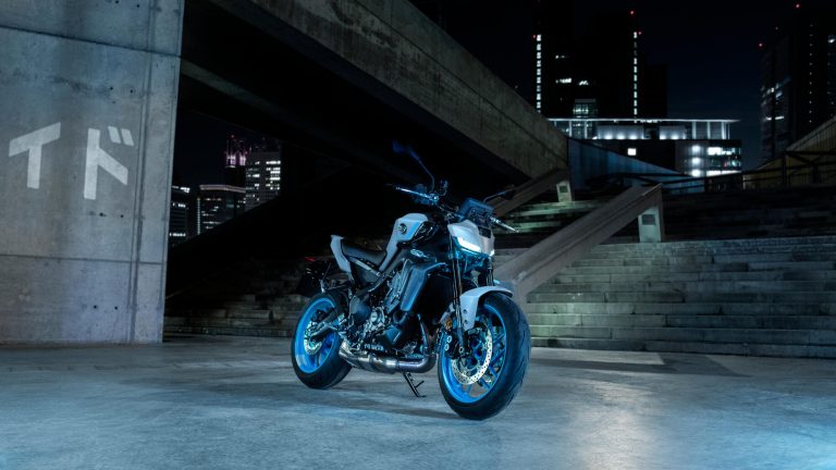 2025-Yamaha-MT09A-EU-Ice_Storm-Static-004-03