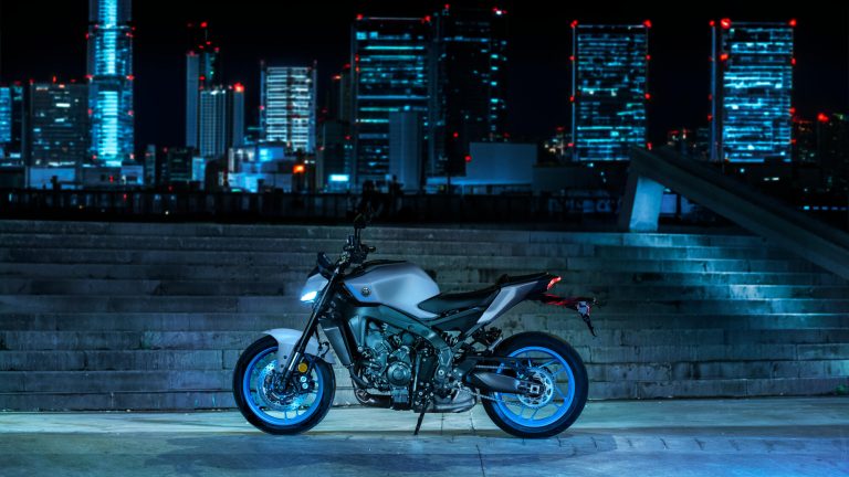 2025-Yamaha-MT09A-EU-Ice_Storm-Static-008-03