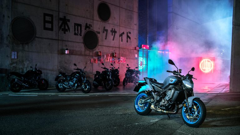2025-Yamaha-MT09A-EU-Ice_Storm-Static-012-03